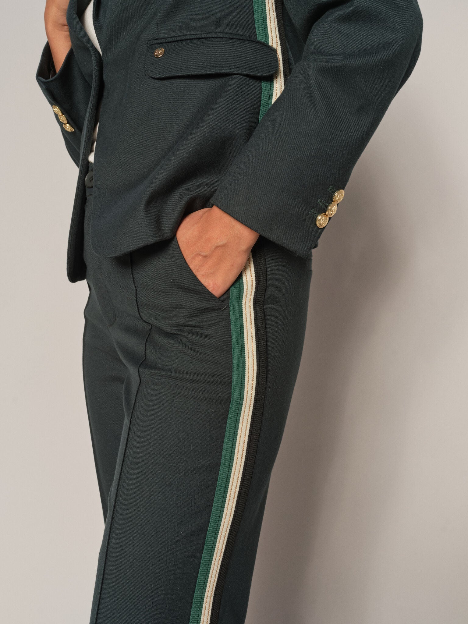 Modelshot / Dark Pine / Detail